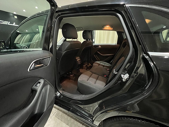 Mercedes-Benz B180 9 of 21
