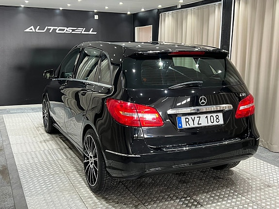 Mercedes-Benz B180 5 of 21