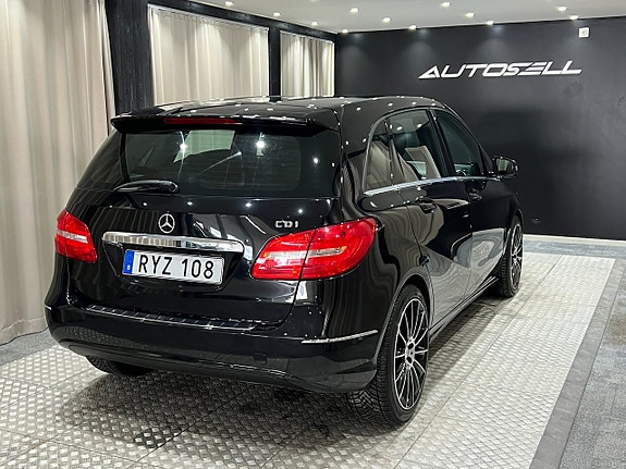 Mercedes-Benz B180 6 of 21