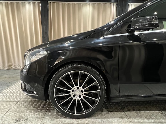 Mercedes-Benz B180 4 of 21