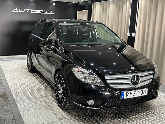 Mercedes-Benz B180 3 of 21