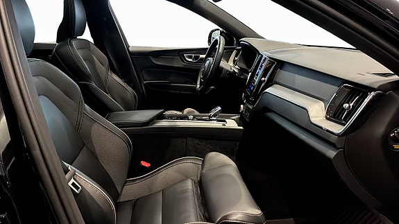 Volvo XC60 3 of 13