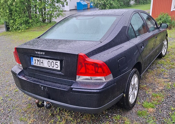 Volvo S60 2 of 4