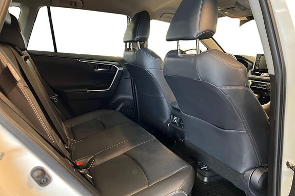 Toyota RAV4 9 of 21