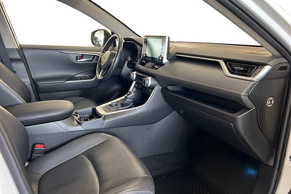 Toyota RAV4 7 of 21