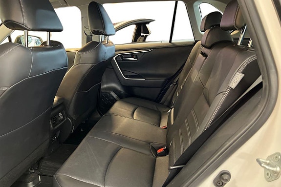 Toyota RAV4 13 of 21