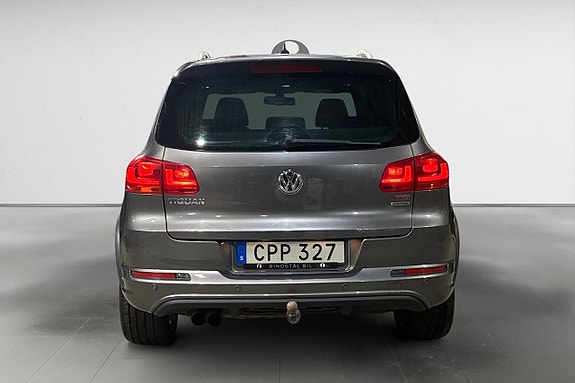Volkswagen Tiguan 6 of 17