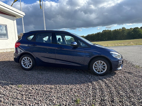 BMW 218d 2 of 9