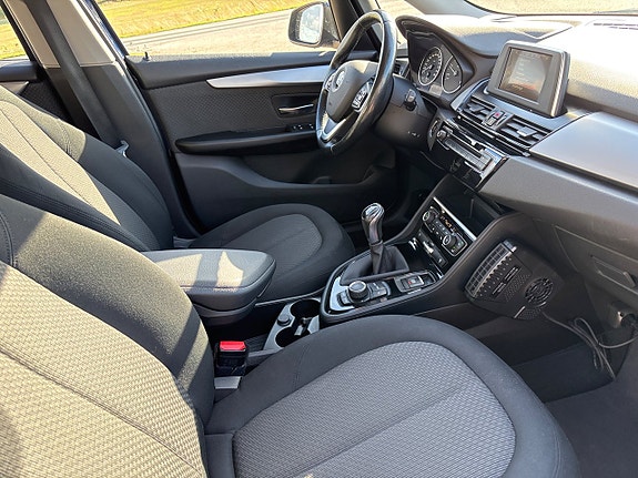 BMW 218d 3 of 9
