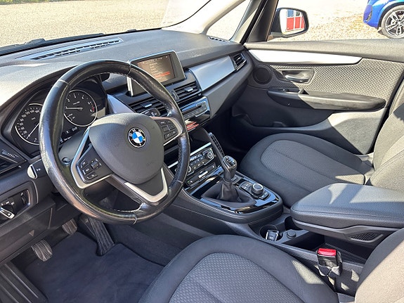 BMW 218d 6 of 9