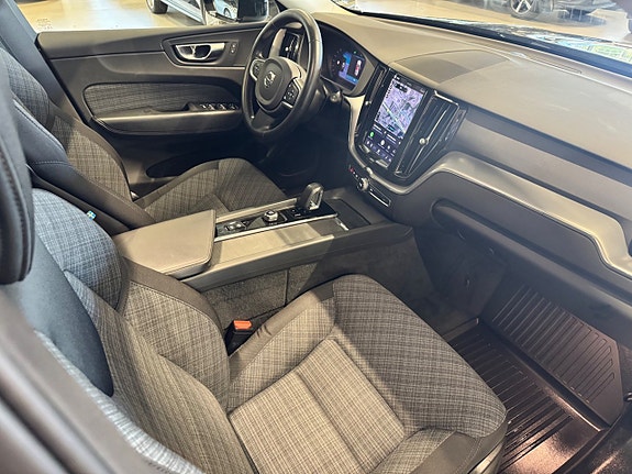 Volvo XC60 11 of 26