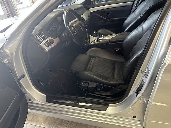 BMW 520i 16 of 23