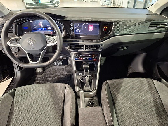 Volkswagen Polo 9 of 16