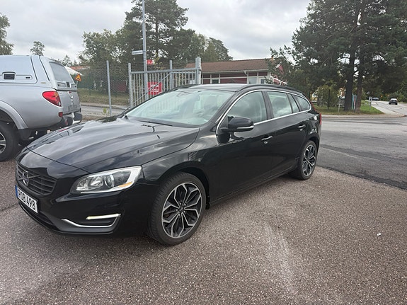 Volvo V60 2 of 10