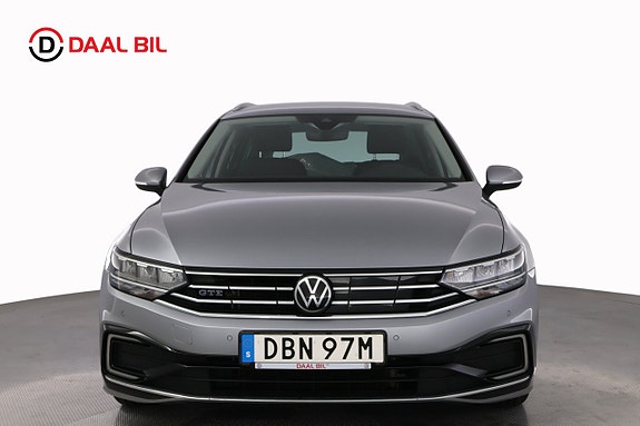Volkswagen Passat 2 of 26