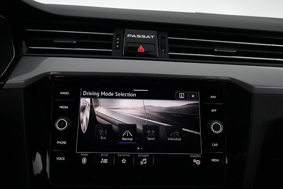 Volkswagen Passat 21 of 26