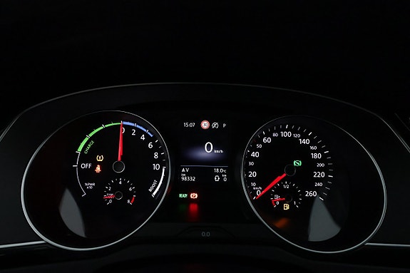 Volkswagen Passat 16 of 26