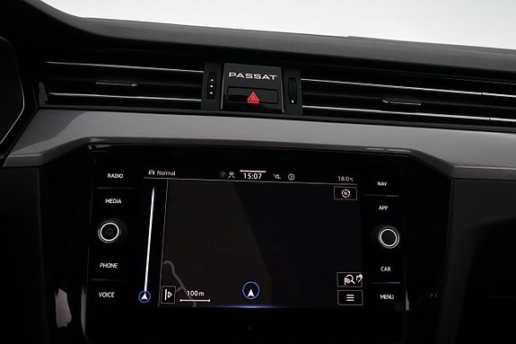 Volkswagen Passat 18 of 26