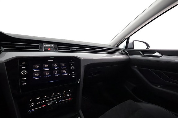 Volkswagen Passat 23 of 26