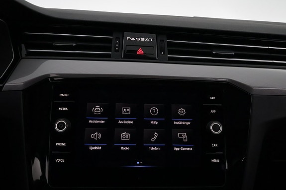 Volkswagen Passat 17 of 26