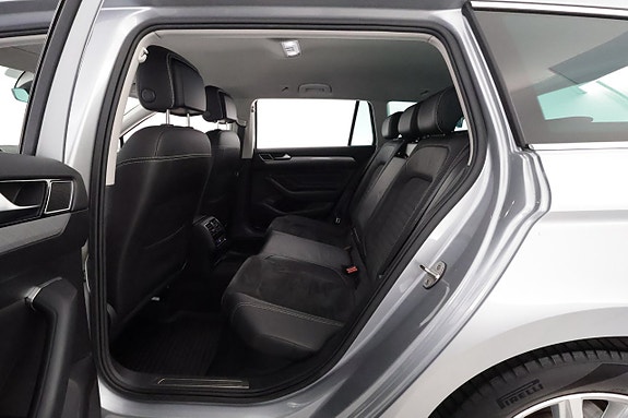 Volkswagen Passat 12 of 26