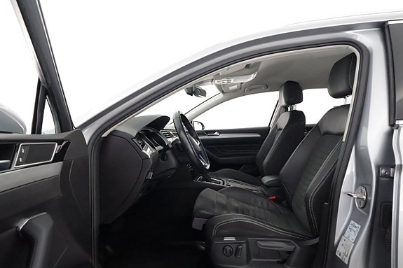 Volkswagen Passat 10 of 26