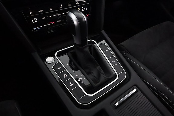 Volkswagen Passat 24 of 26