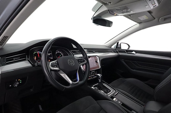 Volkswagen Passat 11 of 26