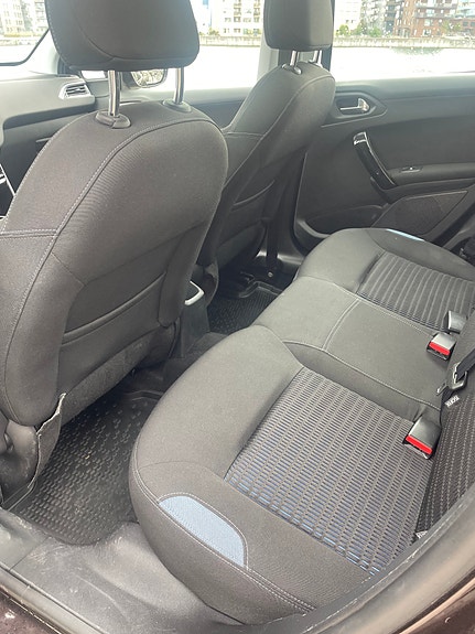 Peugeot 208 4 of 5