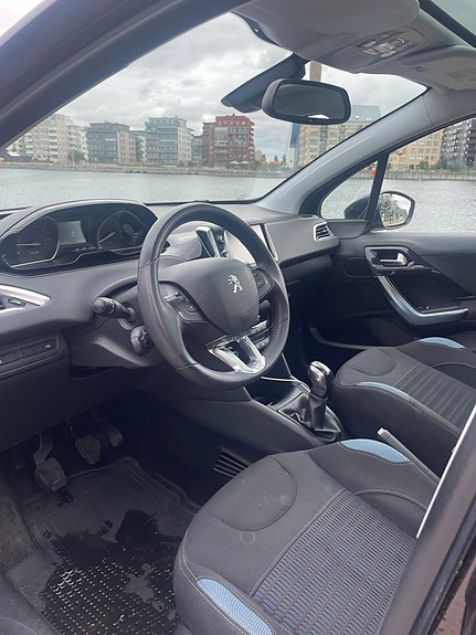 Peugeot 208 3 of 5