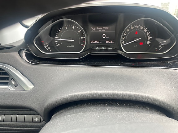 Peugeot 208 5 of 5