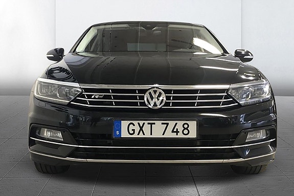 Volkswagen Passat 3 of 12