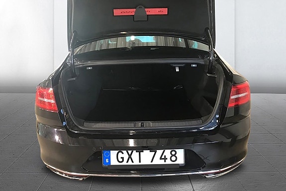 Volkswagen Passat 5 of 12