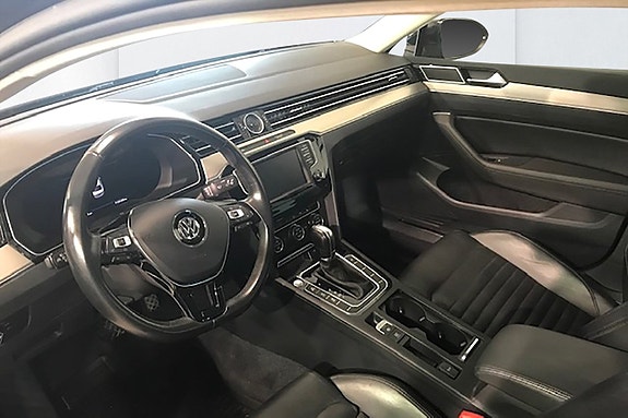Volkswagen Passat 9 of 12