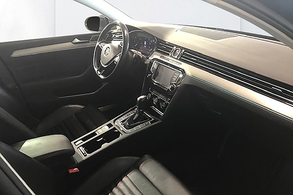 Volkswagen Passat 11 of 12