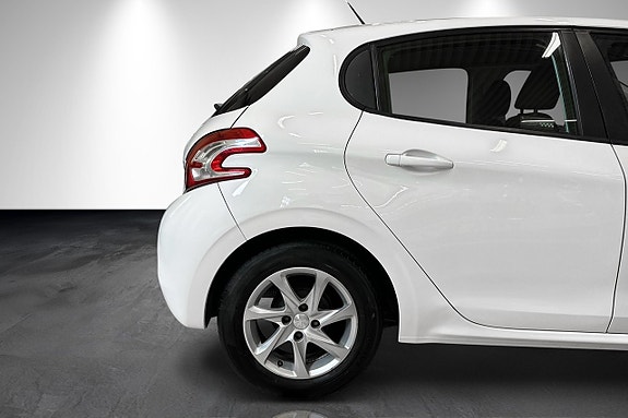 Peugeot 208 5 of 19