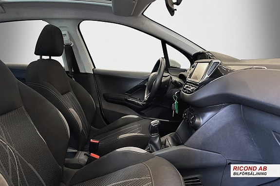 Peugeot 208 14 of 19