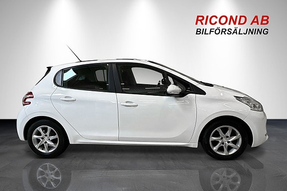 Peugeot 208 3 of 19