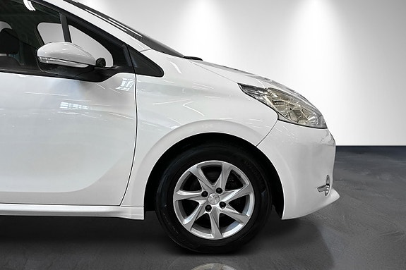 Peugeot 208 4 of 19