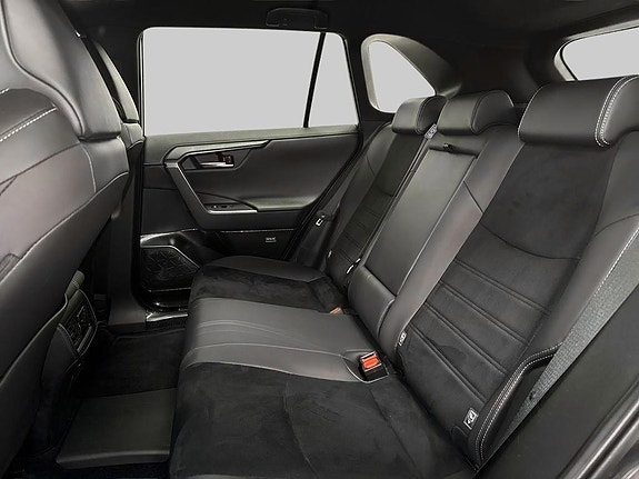 Toyota RAV4 8 of 14