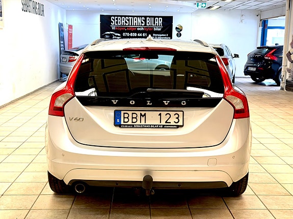Volvo V60 4 of 11