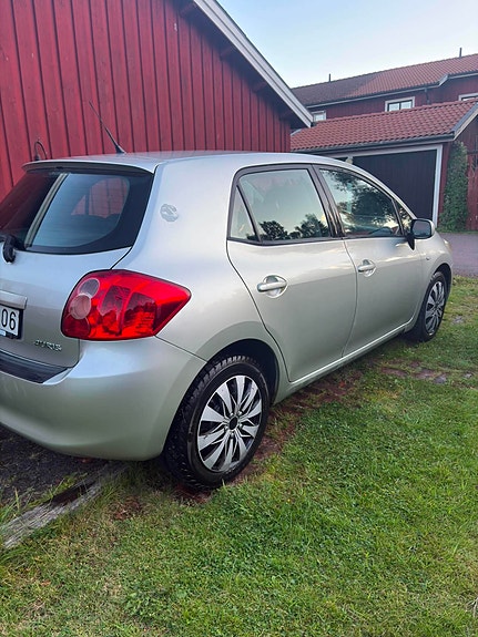 Toyota Auris 7 of 10