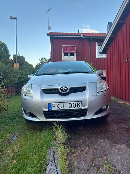Toyota Auris 2 of 10