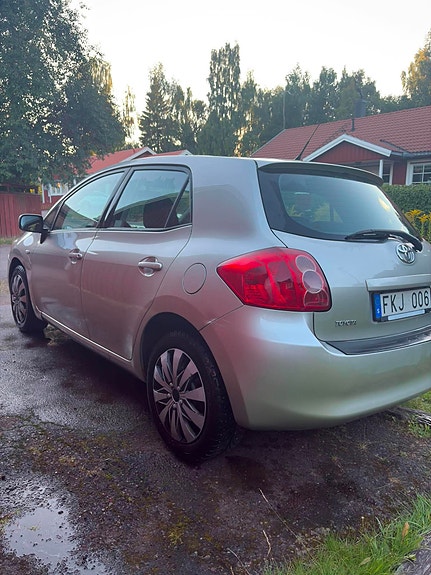 Toyota Auris 10 of 10
