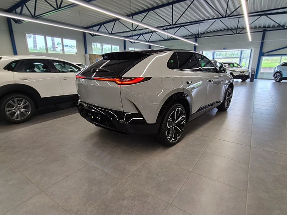 Mazda CX-6e 4 of 14