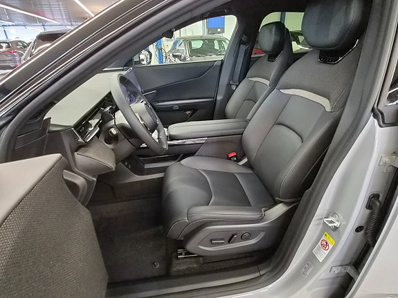Mazda CX-6e 7 of 14