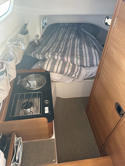 Nimbus C9 - 2021 Volvo Penta V8 350 HP I  Excellent Condition 7 of 10