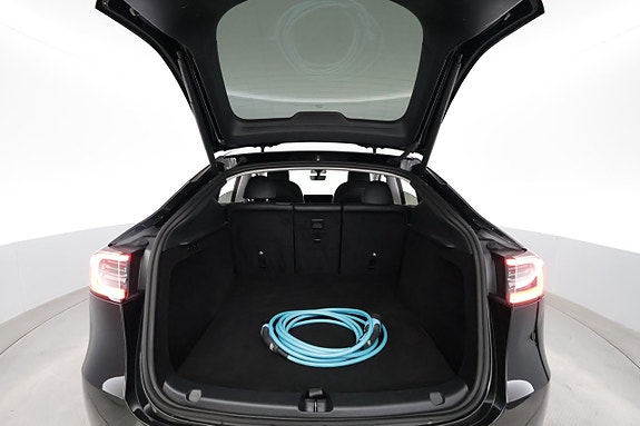 Tesla Model Y 22 of 23