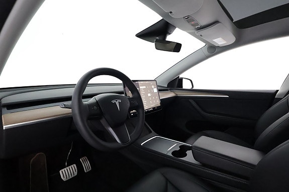 Tesla Model Y 11 of 23