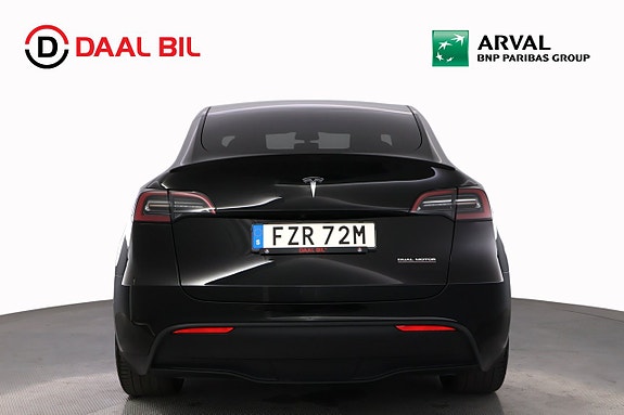 Tesla Model Y 7 of 23